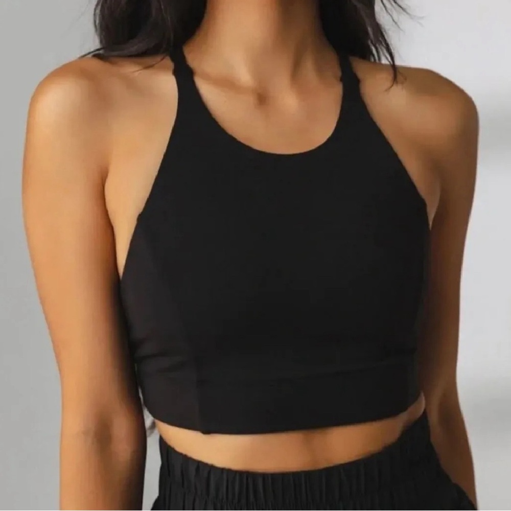 High neck sports bra